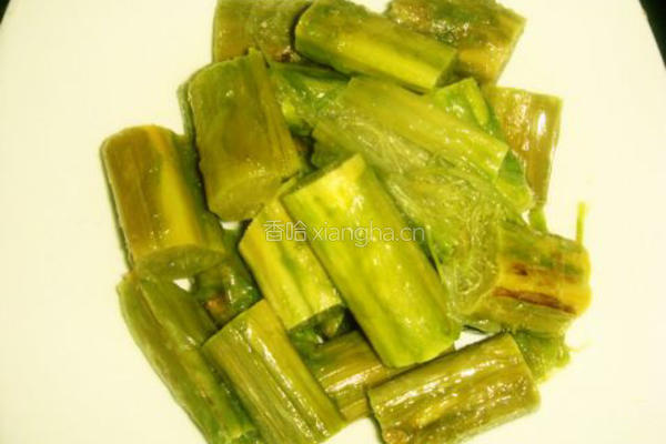 蒸霉菜杆的做法图解1