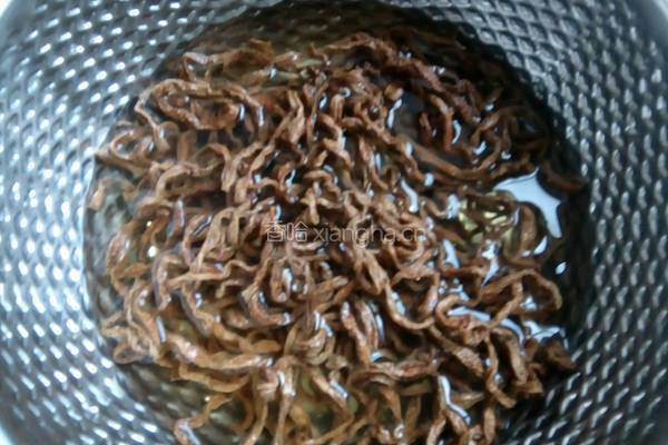 干缸豆烧肉的做法图解1