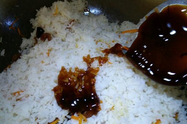 胡萝卜香菇腊肠炒饭的做法图解7