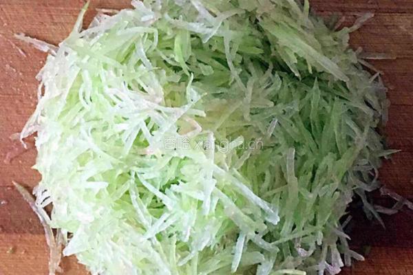 《西瓜皮猪肉饺子》的做法图解7