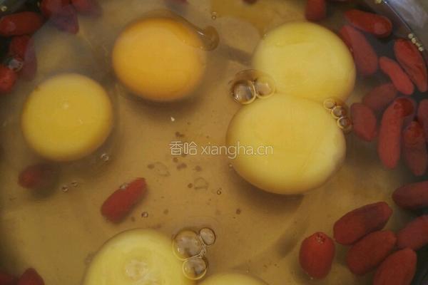 牛奶杞子炖鸡蛋的做法图解4