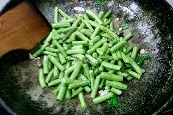 酱炒豆角的做法图解7