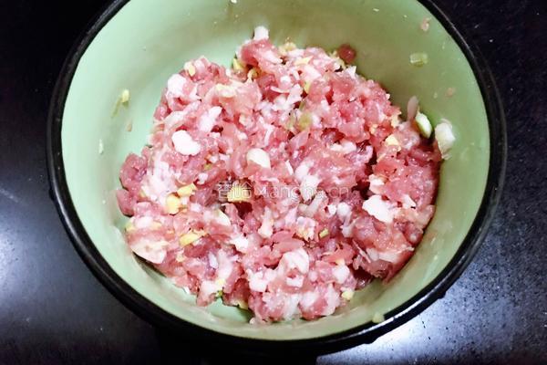 皮蛋瘦肉粥的做法图解4