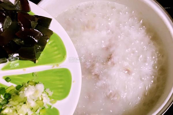 皮蛋瘦肉粥的做法图解8