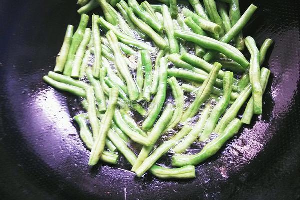 素炒四季豆的做法图解2