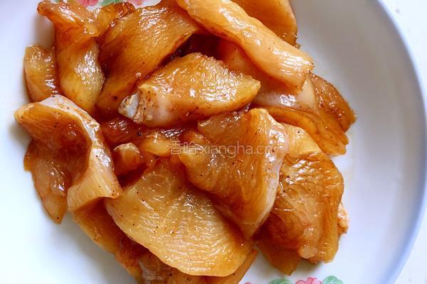 香煎鸡胸肉的做法图解1