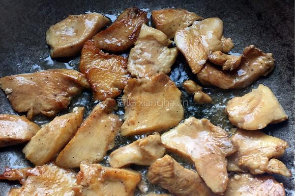 香煎鸡胸肉的做法图解2