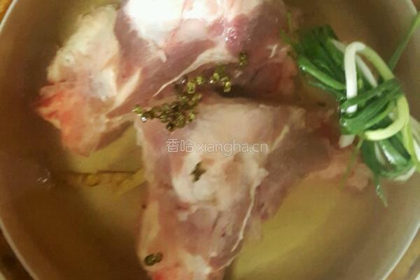 大骨煲丝瓜的做法图解1