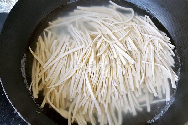 凉拌豆腐皮的做法图解3