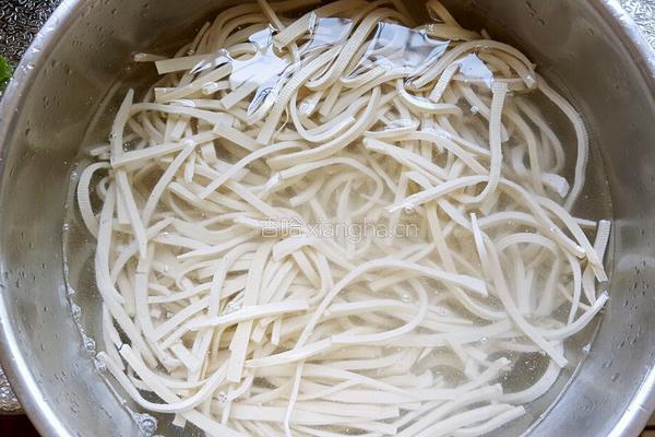凉拌豆腐皮的做法图解4