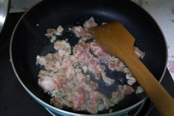 红萝卜炒肉的做法图解2