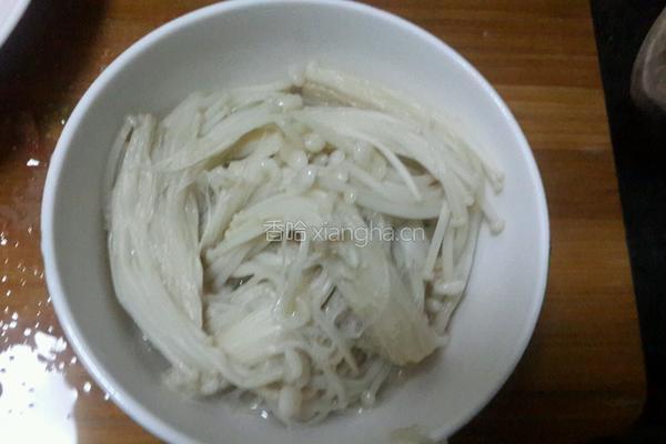 香菜金针拌糖番茄的做法图解2