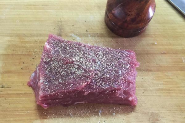 威灵顿牛肉的做法图解1