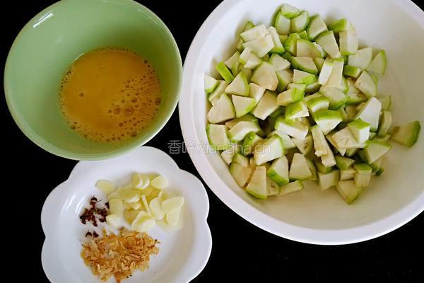 丝瓜鸡蛋紫菜汤的做法图解2