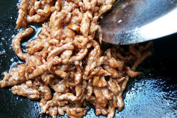 榨菜炒肉丝的做法图解2