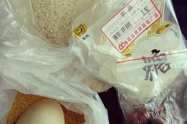 小米山楂粥的做法图解1