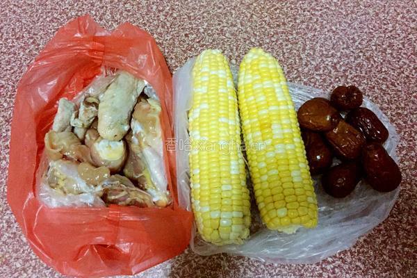 玉米红枣鸡汤的做法图解1