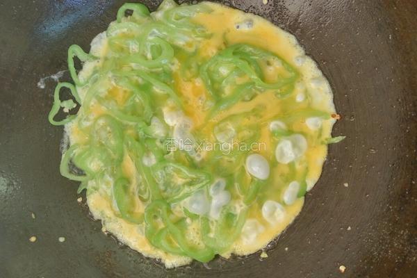 青椒煎鸡蛋的做法图解5