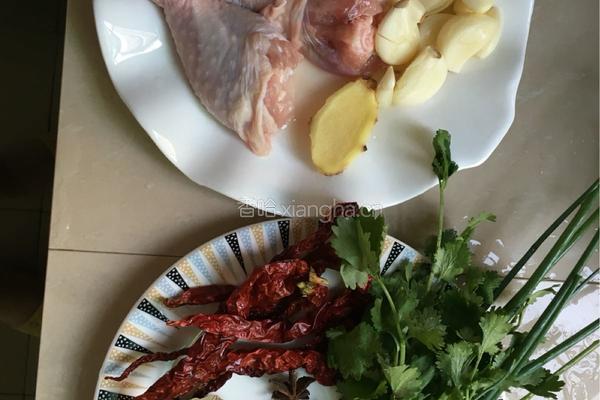 手撕鸡腿肉的做法图解1