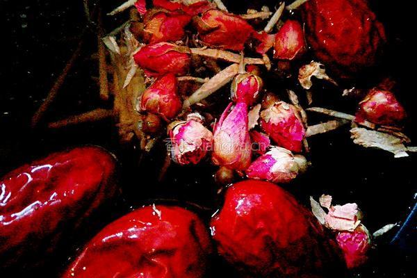 红糖姜枣玫瑰花茶的做法图解2