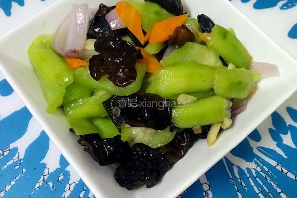 胜瓜木耳炒洋葱的做法图解7