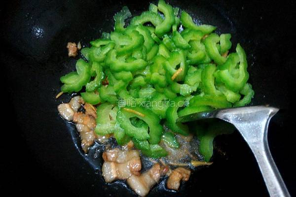 苦瓜炒肉的做法图解5
