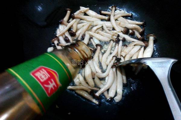 素炒蟹味菇的做法图解5