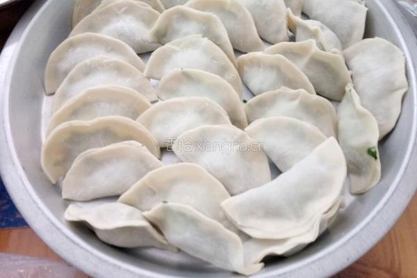 香菇虾米韭菜肉饺子的做法图解9