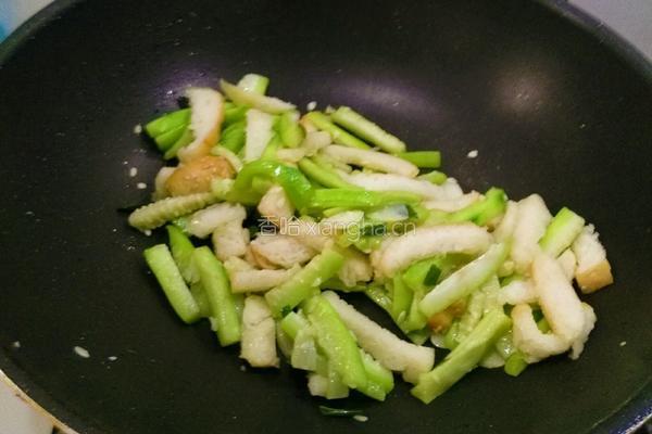 丝瓜炒面包的做法图解9
