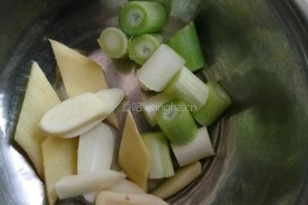 西红柿牛腩炖土豆的做法图解3