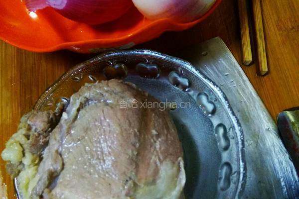 洋葱炒肉的做法图解1