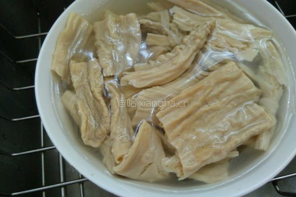 双椒腐竹的做法图解1
