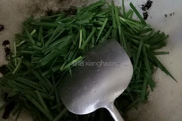 韭菜炒茶干的做法图解3