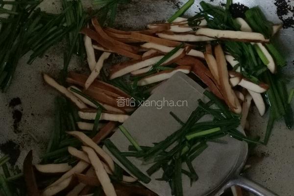 韭菜炒茶干的做法图解4