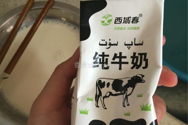 牛奶蒸鸡蛋的做法图解2
