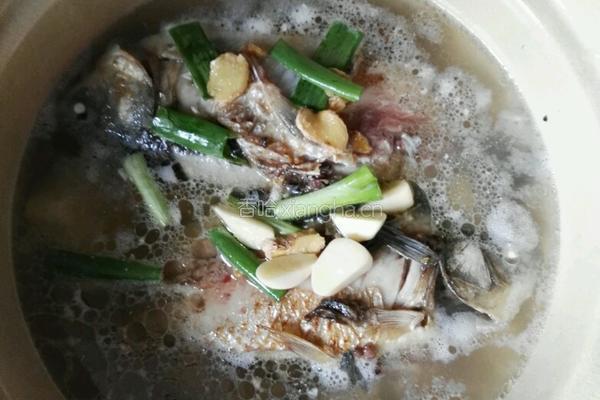 砂锅鲫鱼豆腐的做法图解6