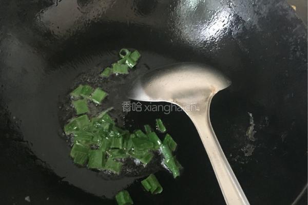 清炒青椒火腿西瓜皮的做法图解2