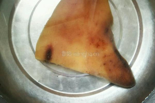 蒸猪脸的做法图解1