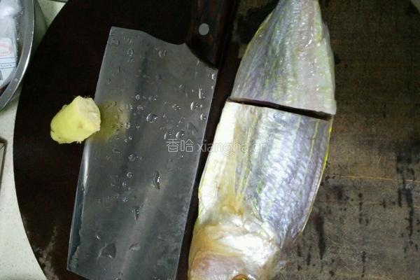 咸鱼蒸五花肉的做法图解1