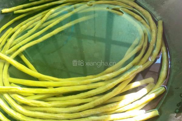 炒酸豆角的做法图解3