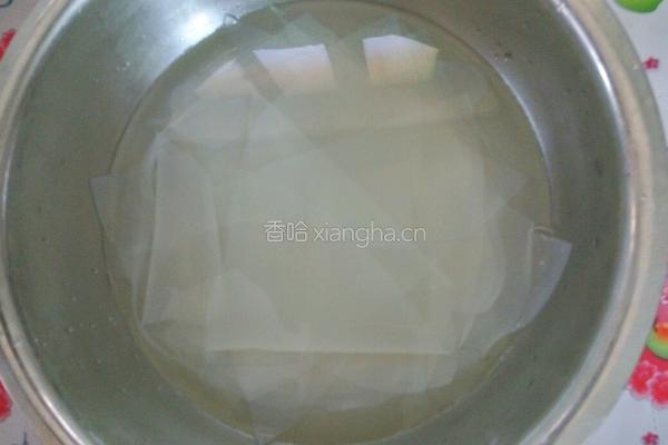 大葱炒粉皮的做法图解2