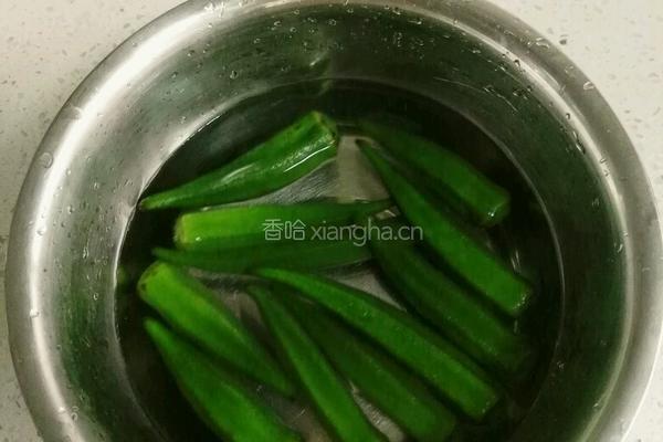 茄汁秋葵的做法图解2
