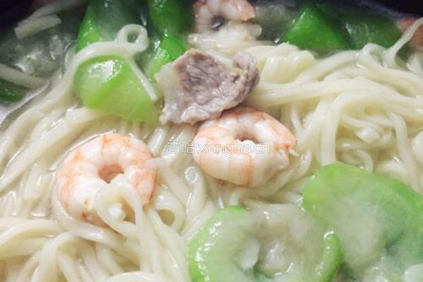 鲜虾猪肉丝瓜面的做法图解8