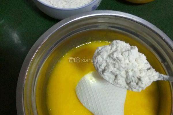 戚风蛋糕的做法图解4