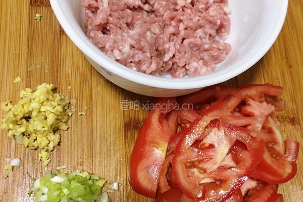 番茄绿豆芽肉丸汤的做法图解2