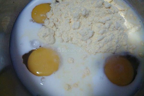 牛奶鸡蛋玉米面饼的做法图解1