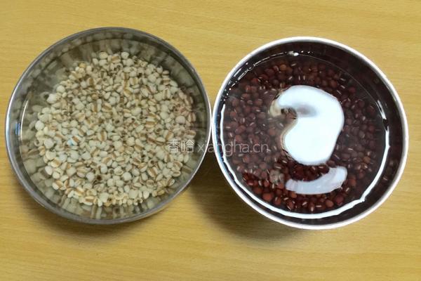 薏米红豆粥的做法图解2