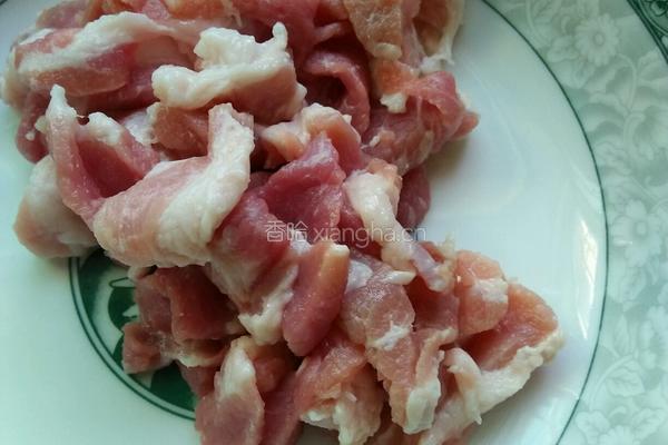 猪肉炒咸罗卜条的做法图解1