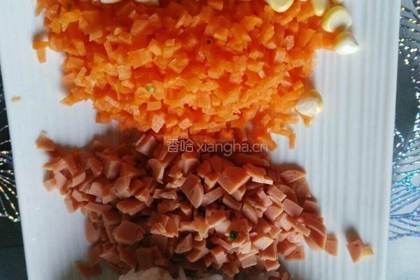 蔬菜粒炒饭的做法图解1