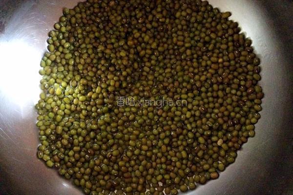 消暑绿豆汤的做法图解1